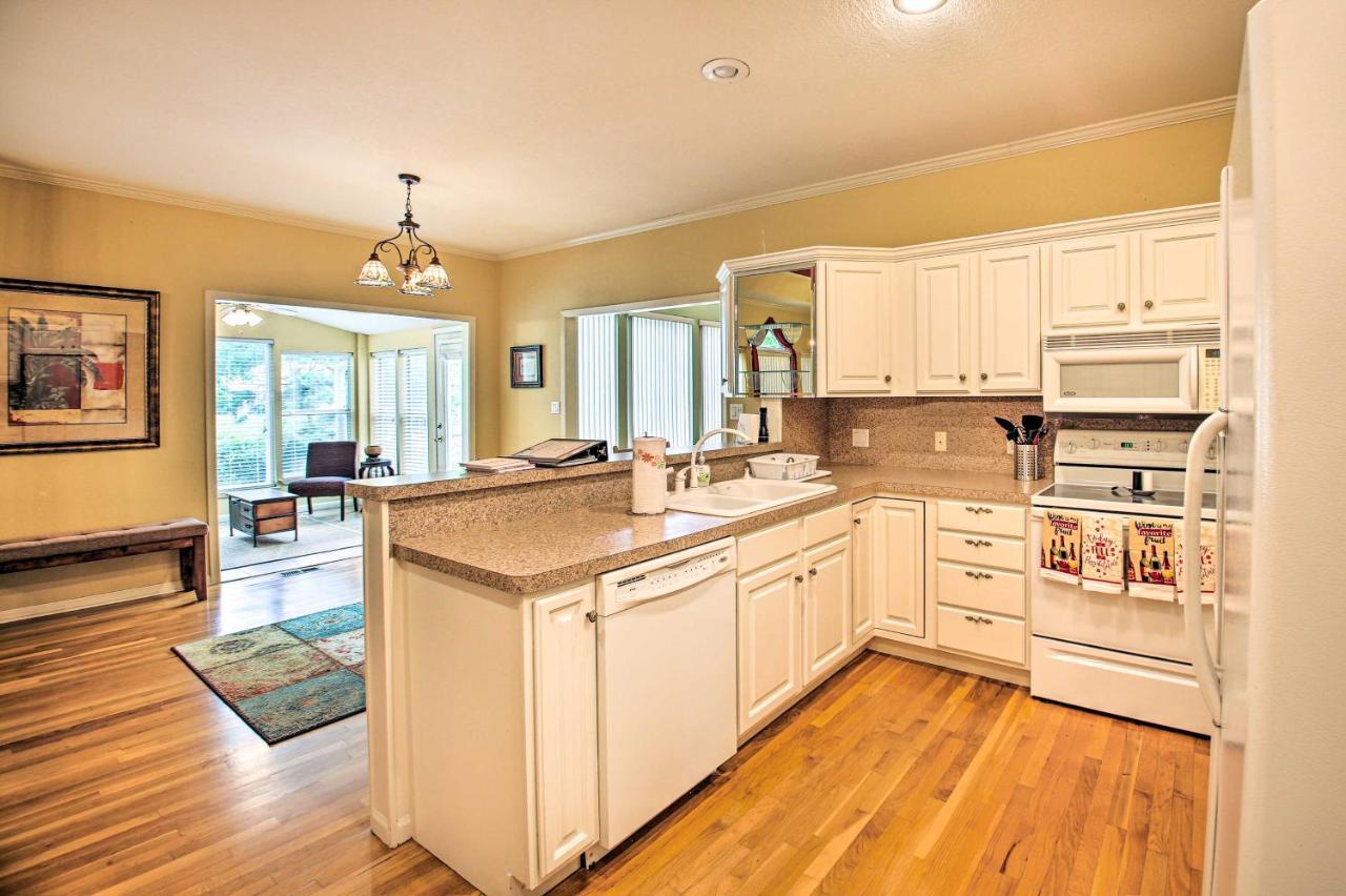 Lakefront Home With 2-Tier Deck And Boat Parking! Hot Springs Luaran gambar