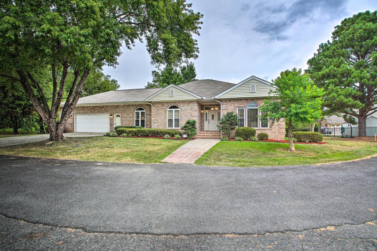 Lakefront Home With 2-Tier Deck And Boat Parking! Hot Springs Luaran gambar